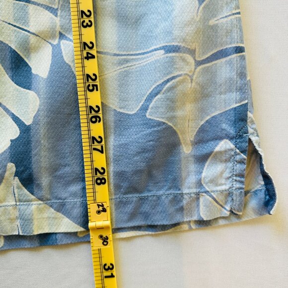Tommy Bahama Shirt Mens Large Blue White Silk Floral Hawaiian Button-Up Casual - Picture 11 of 11